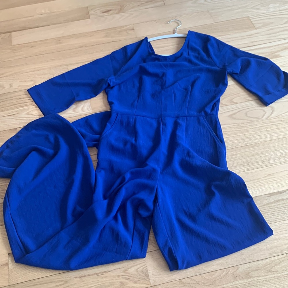 It. Has. Pockets!